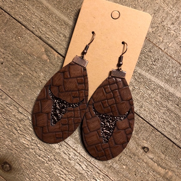 Cinch Jewelry - Leather Earrings